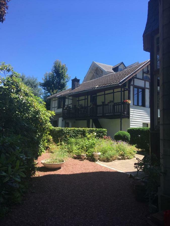 Holiday Home Les Ancolies  Gîte citadin Spa Exterior foto