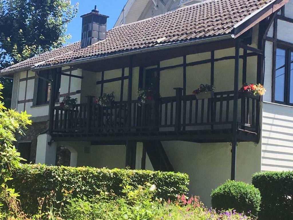 Holiday Home Les Ancolies  Gîte citadin Spa Exterior foto